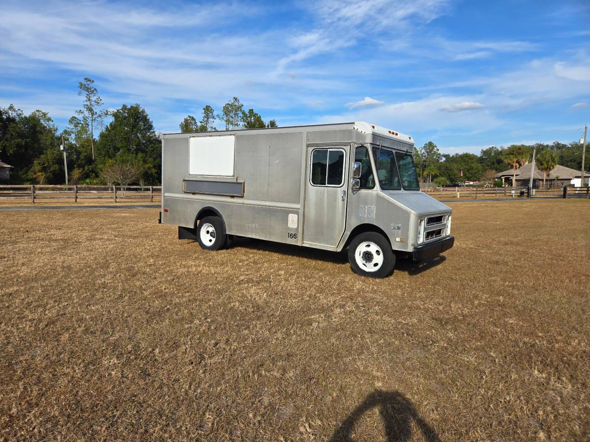 Chevy-p30-stepvan-1994-7