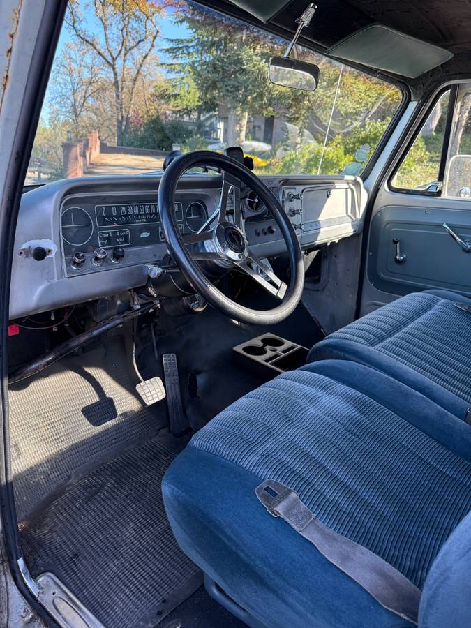 Chevy-pickup-1965-white-10