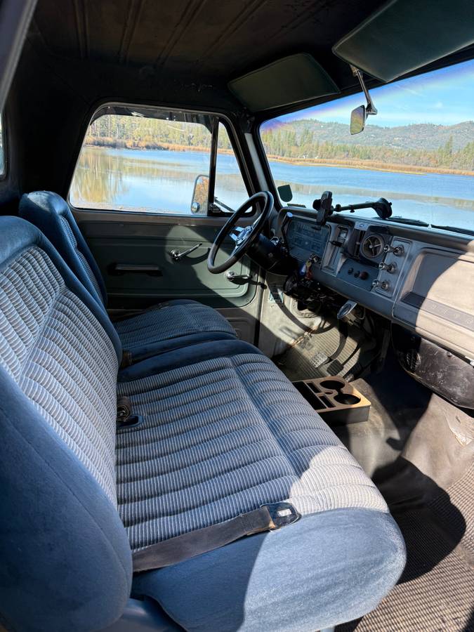 Chevy-pickup-1965-white-11