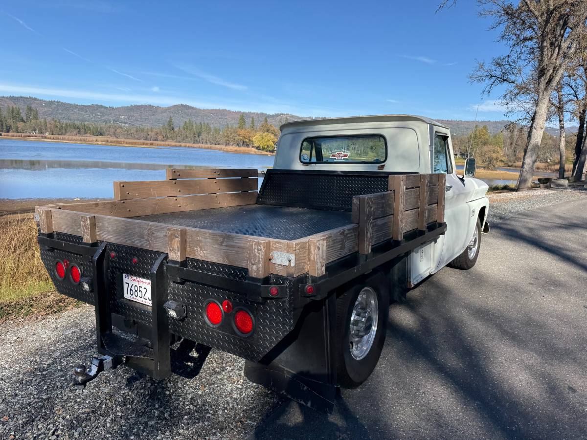 Chevy-pickup-1965-white-16