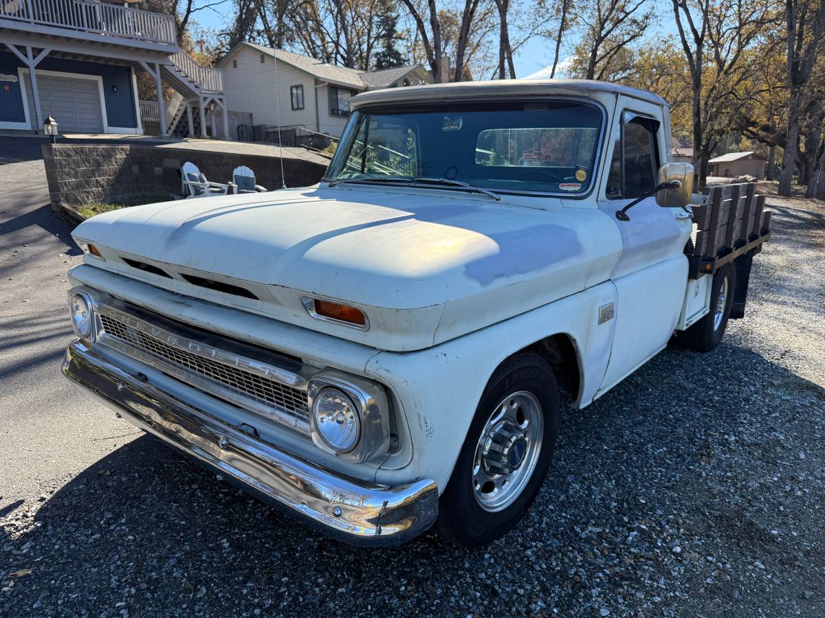 Chevy-pickup-1965-white-2