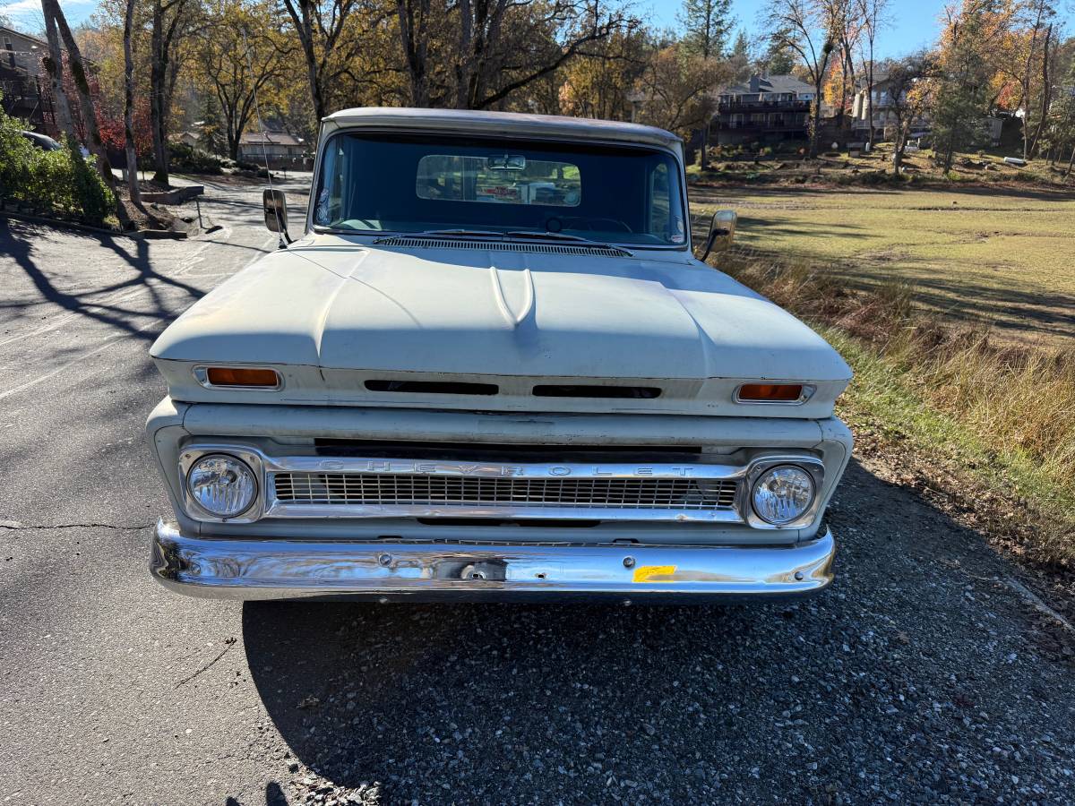 Chevy-pickup-1965-white-3