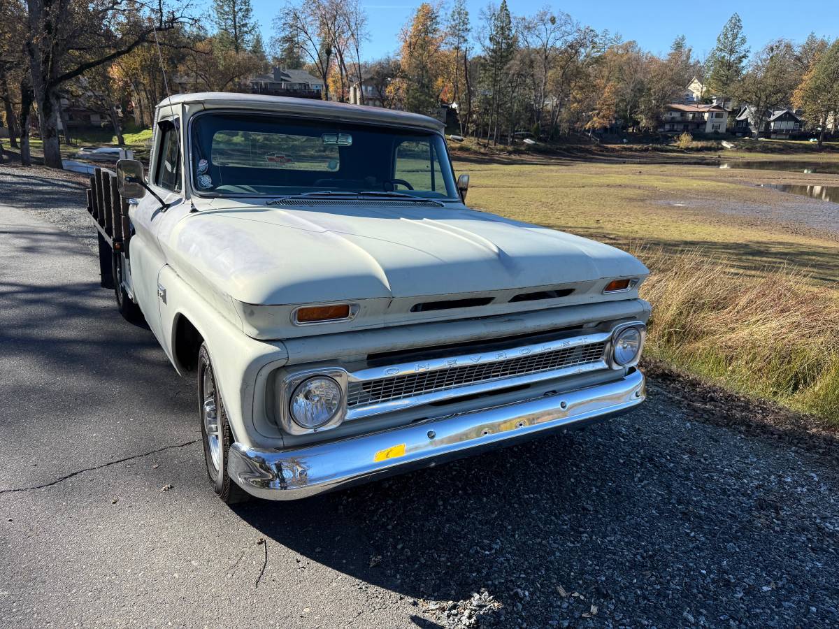 Chevy-pickup-1965-white-4