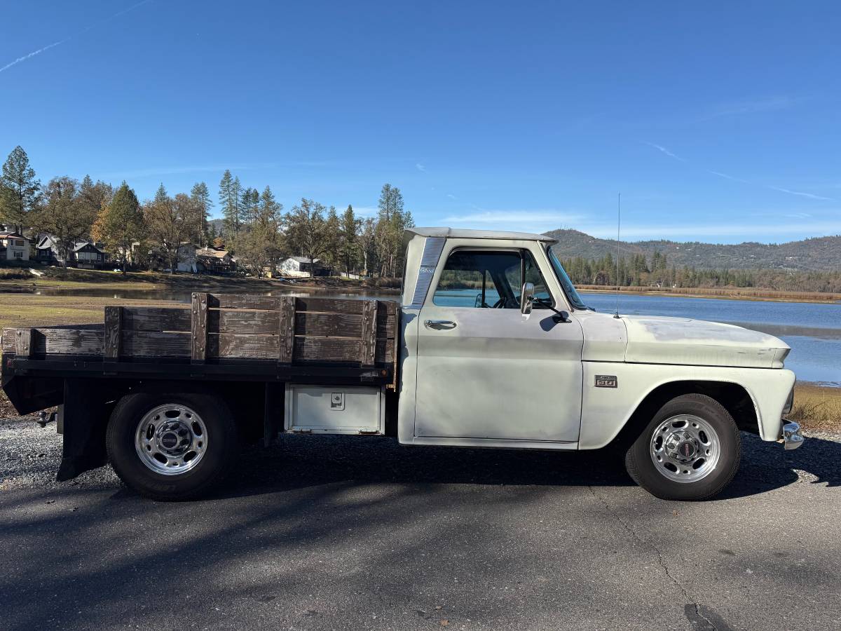 Chevy-pickup-1965-white-6