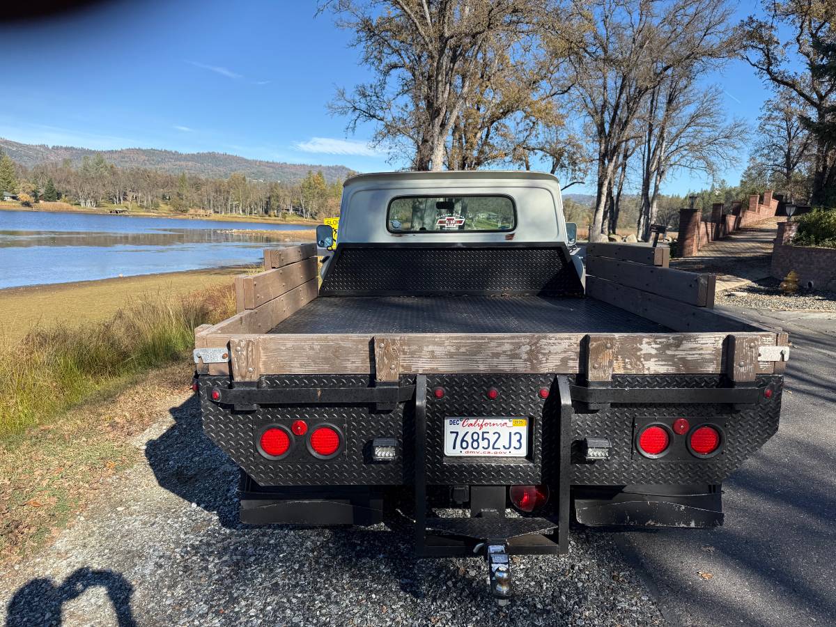 Chevy-pickup-1965-white-7
