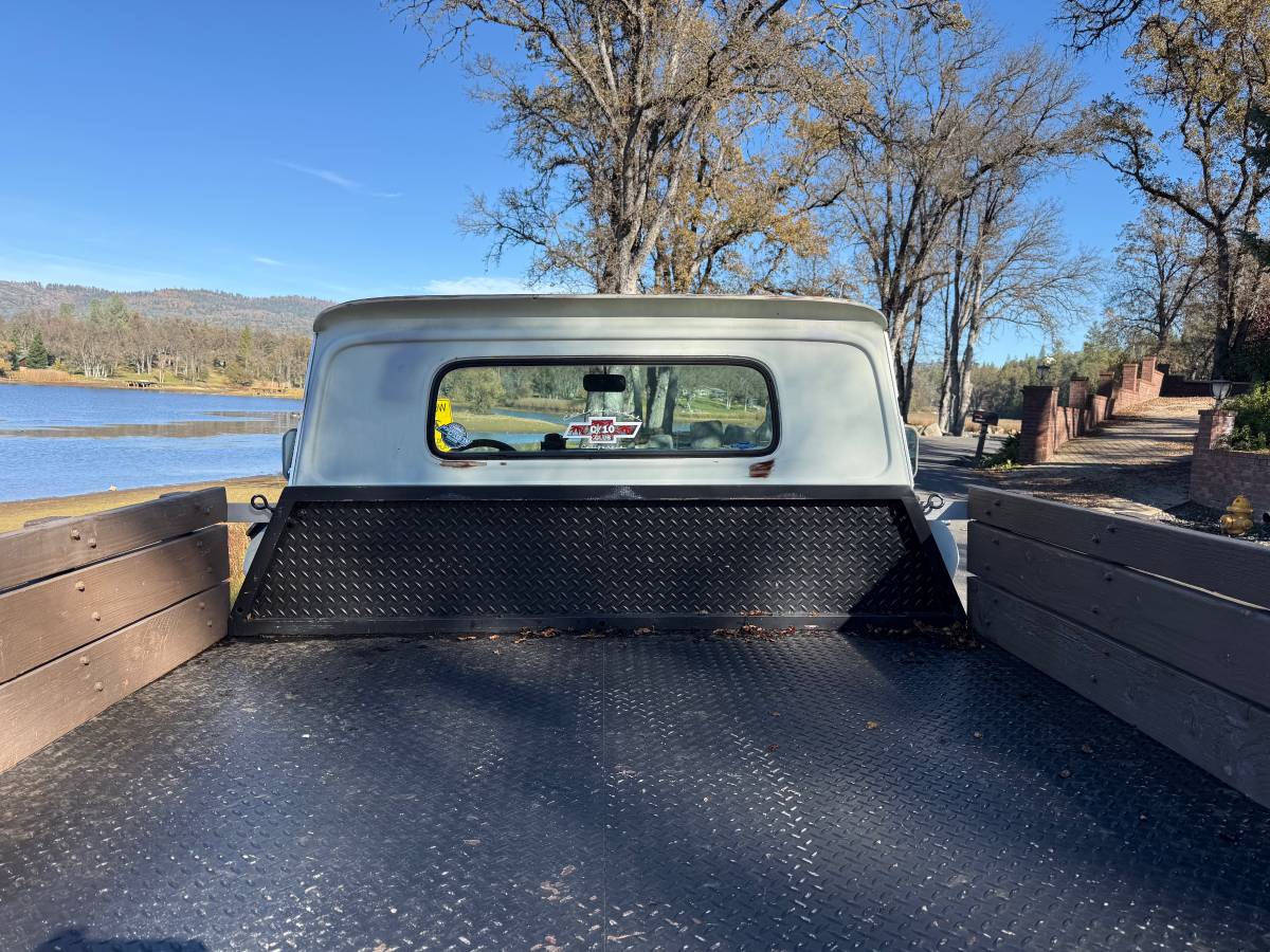 Chevy-pickup-1965-white-8