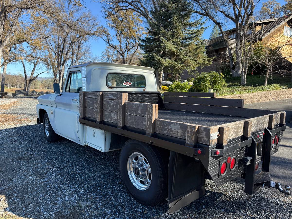 Chevy-pickup-1965-white