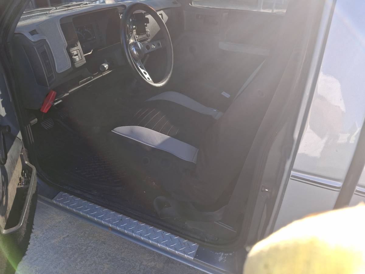 Chevy-s-10-tahoe-1991-custom-4