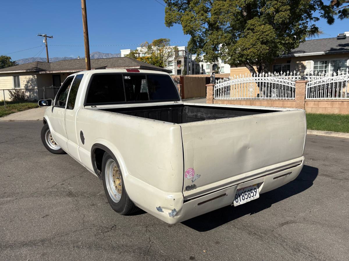 Chevy-s10-1996-white-2