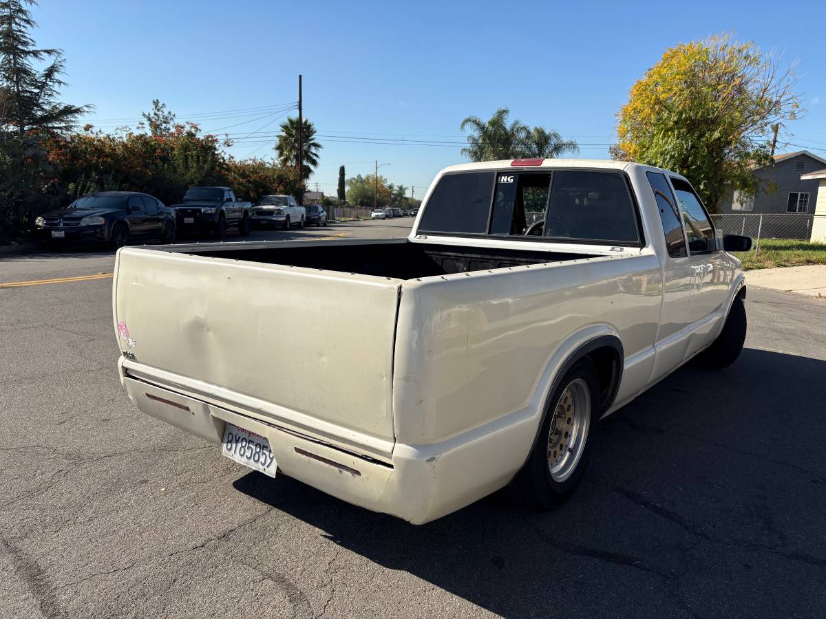 Chevy-s10-1996-white-3