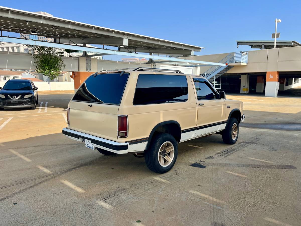 Chevy-s10-blazer-1984-yellow-7