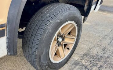 Chevy-s10-blazer-1984-yellow-9