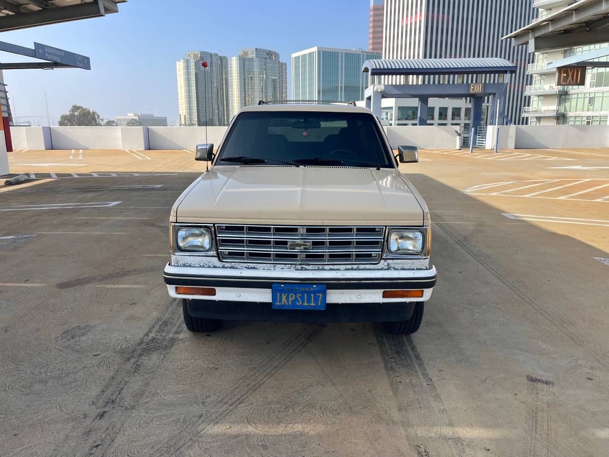 Chevy-s10-blazer-1984-yellow