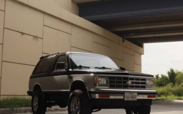 Chevy-s10-blazer-4x4-1990-black-4