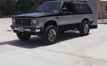 Chevy-s10-blazer-4x4-1990-black-5