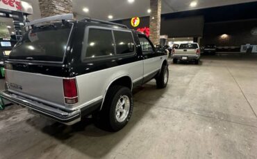 Chevy-s10-blazer-4x4-1990-black-7