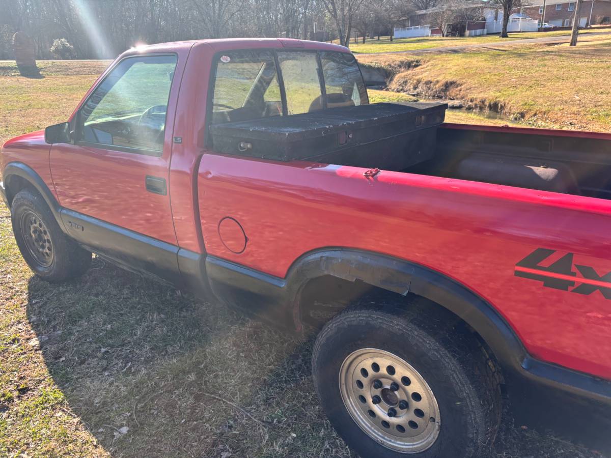 Chevy-s10-pickup-1995-red-7