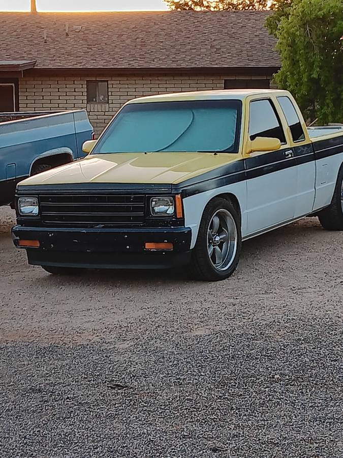 Chevy-s15-ext-cab-1984-custom-2