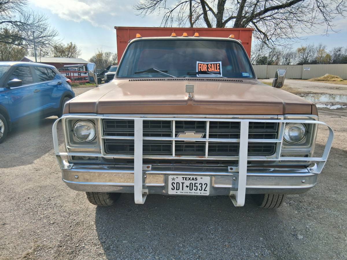 Chevy-silvarado-1979-custom-3