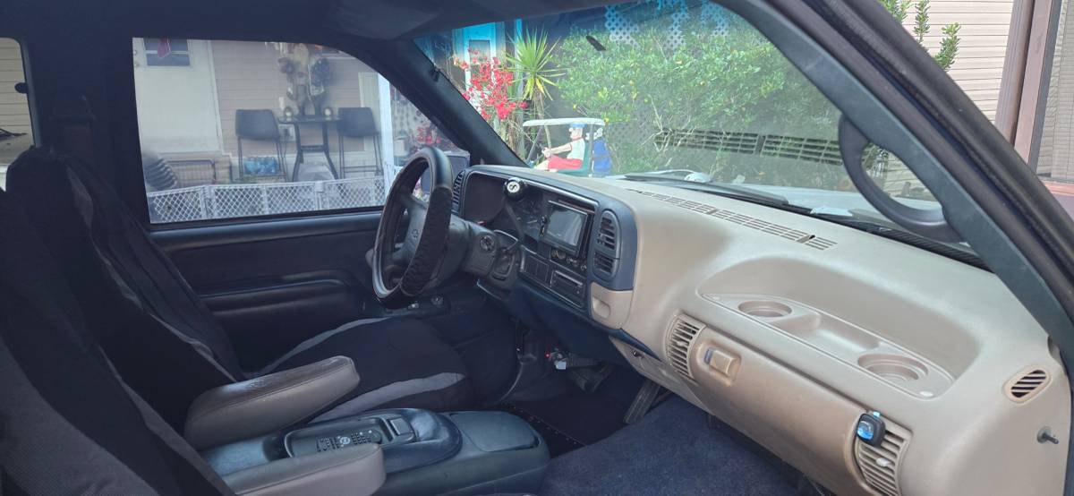 Chevy-silverado-1500-1996-black-3