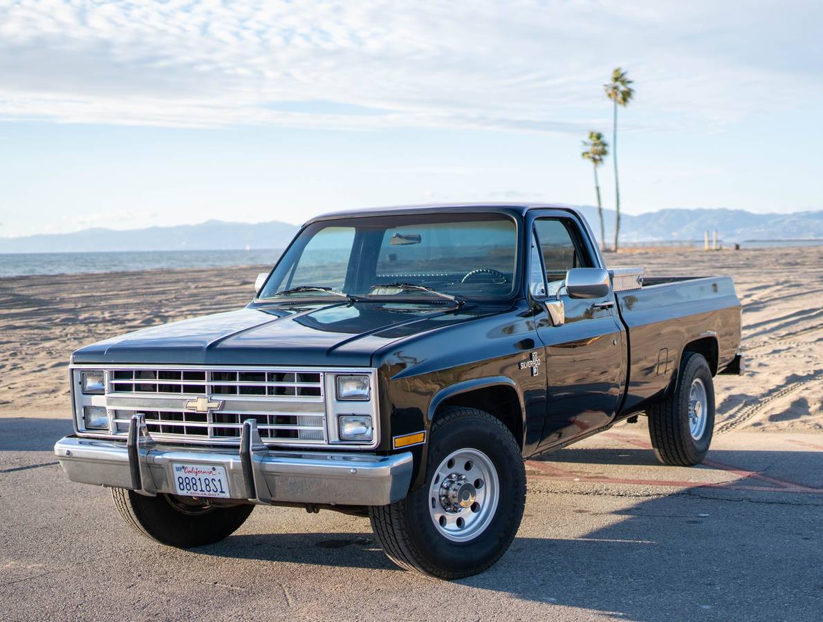 Chevy-silverado-1985-black-1