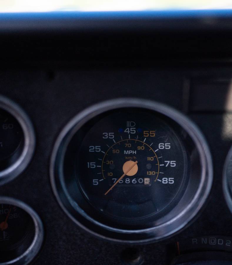 Chevy-silverado-1985-black-10