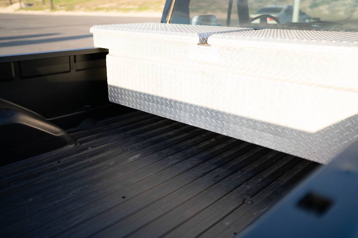 Chevy-silverado-1985-black-16