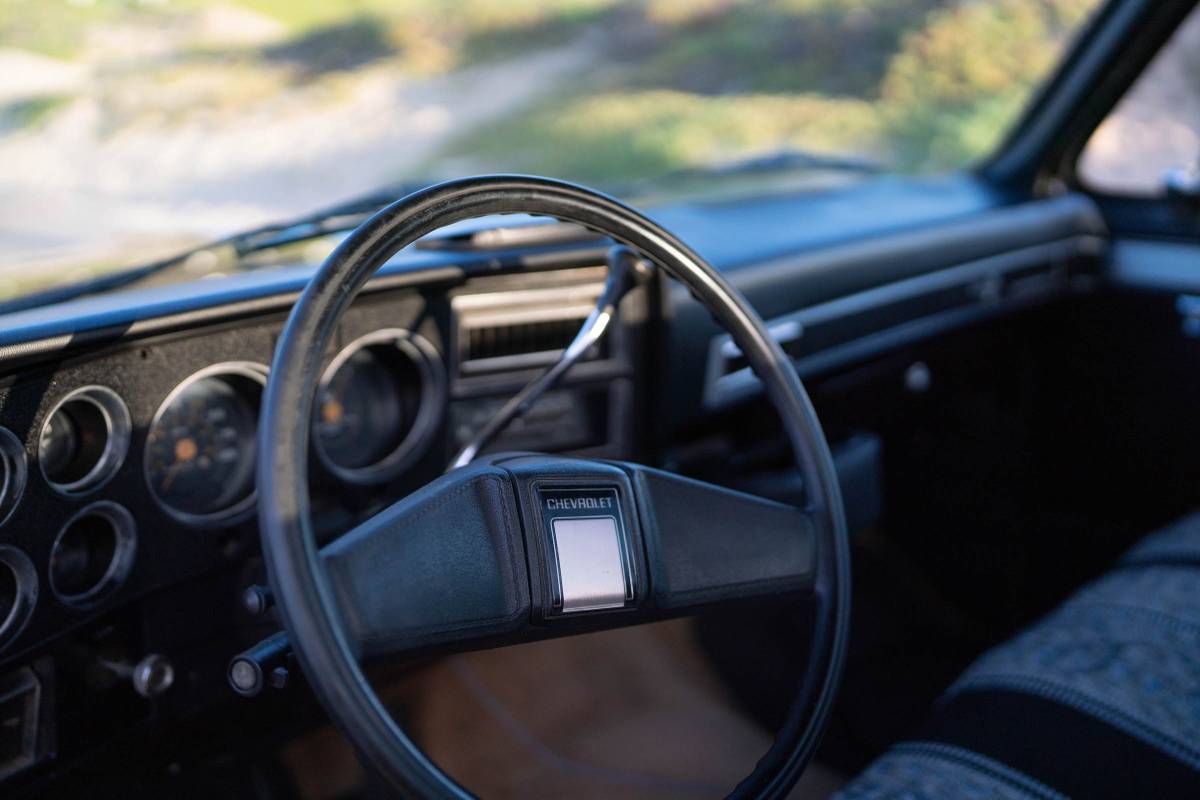 Chevy-silverado-1985-black-18