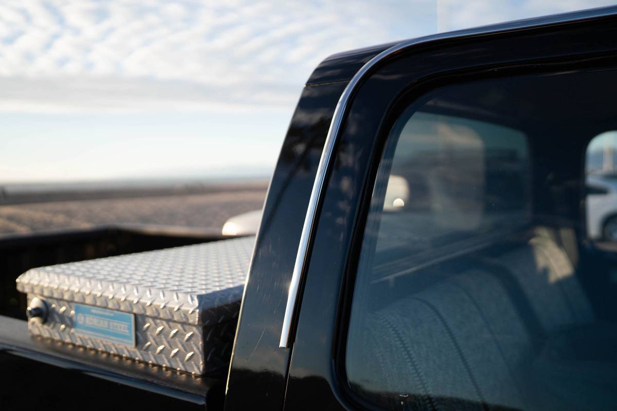 Chevy-silverado-1985-black-18