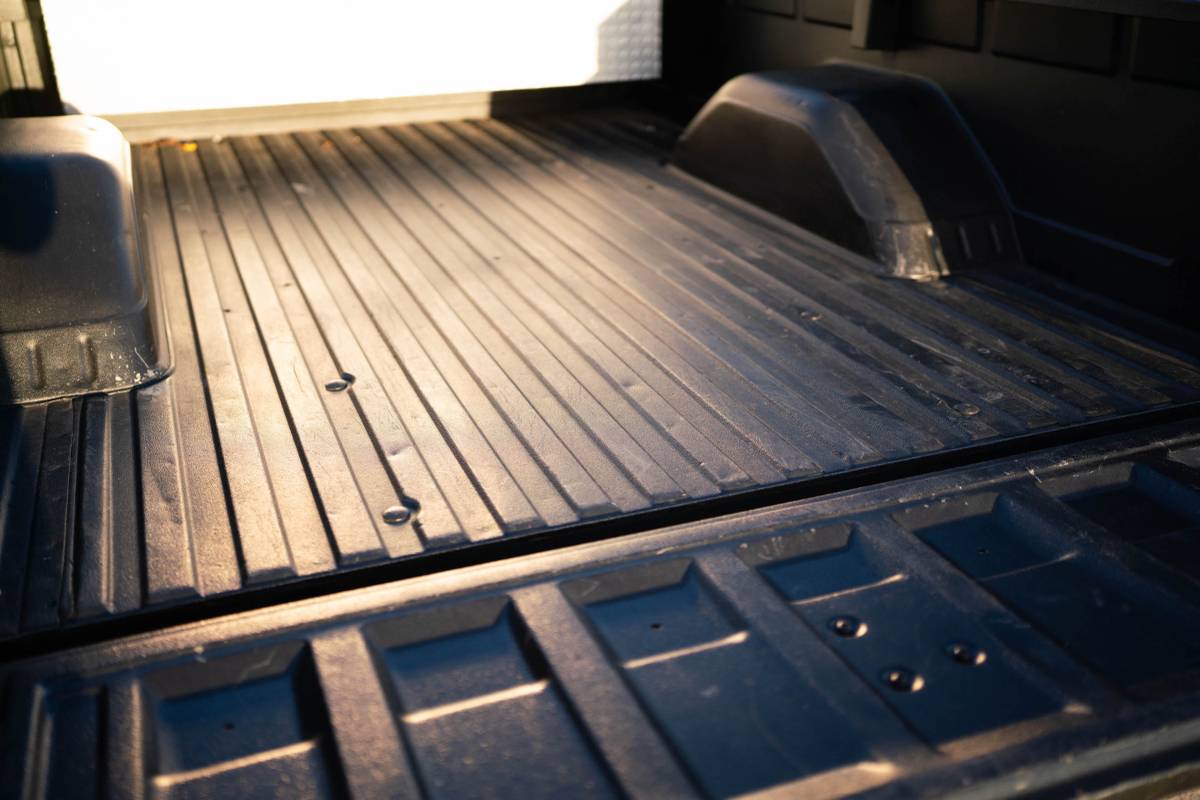 Chevy-silverado-1985-black-21