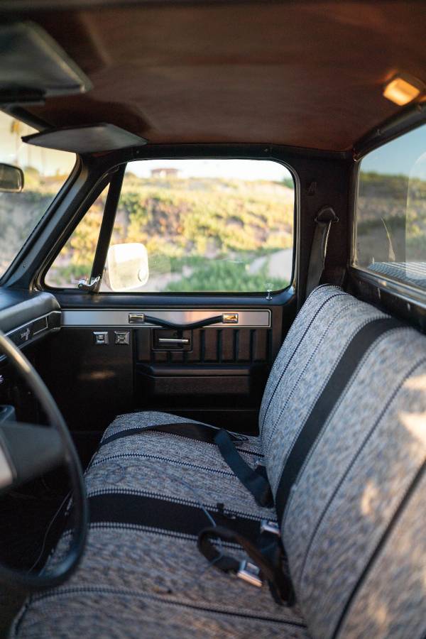 Chevy-silverado-1985-black-4