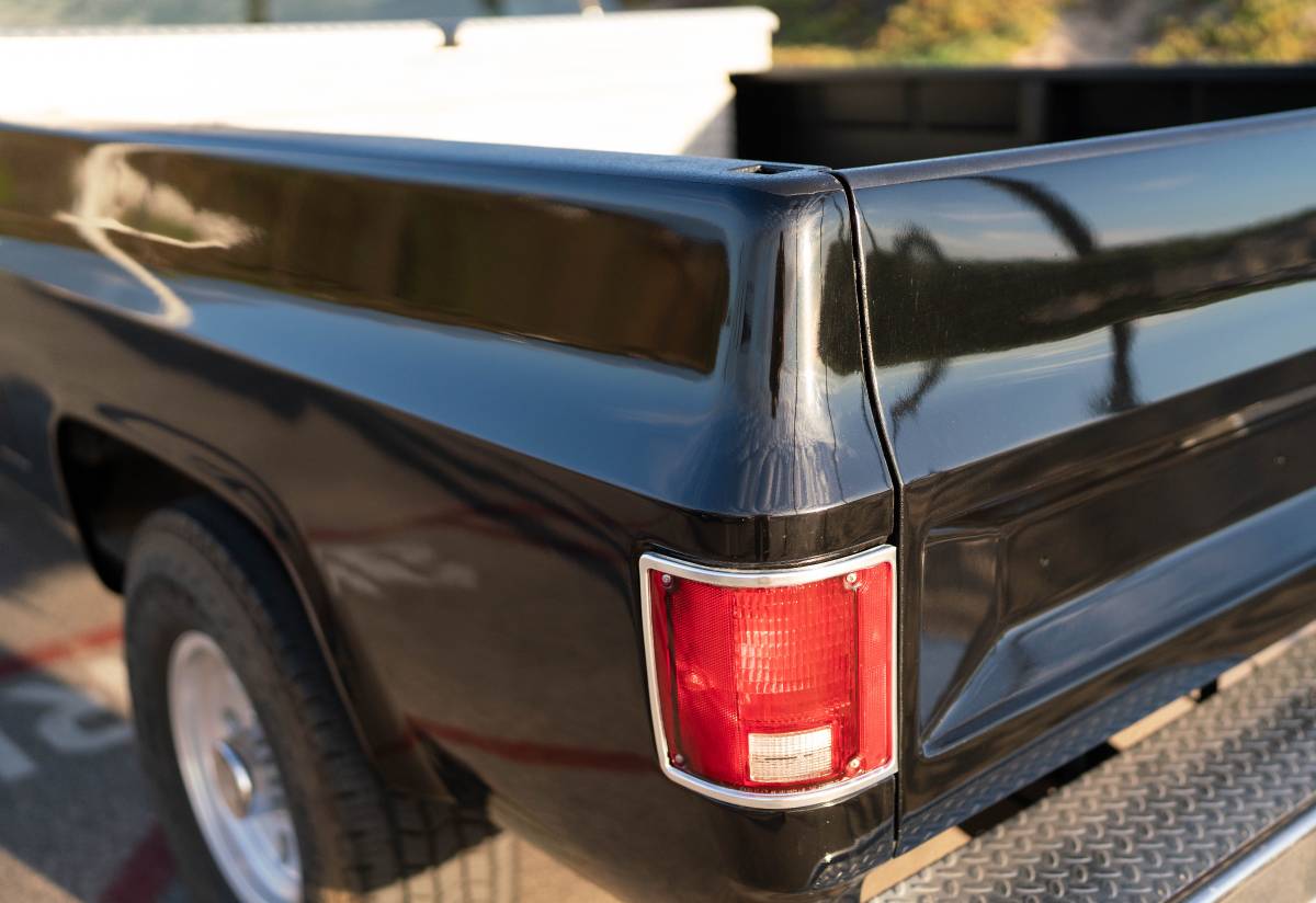 Chevy-silverado-1985-black-5
