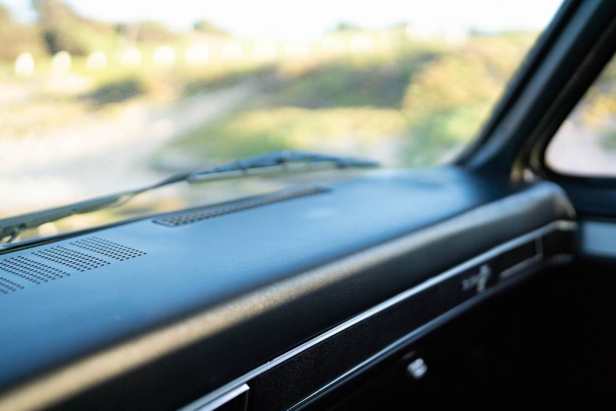 Chevy-silverado-1985-black-7