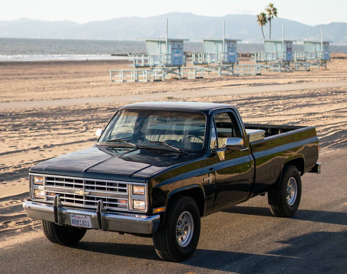 Chevy-silverado-1985-black