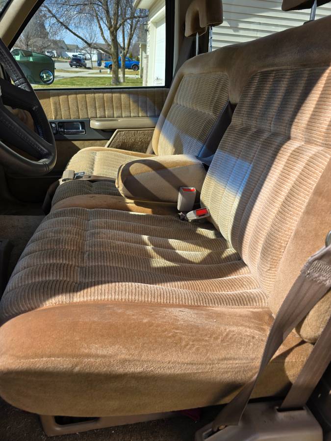 Chevy-silverado-1993-white-10