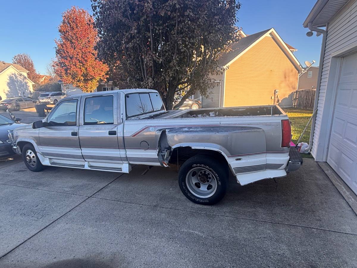 Chevy-silverado-1993-white-3