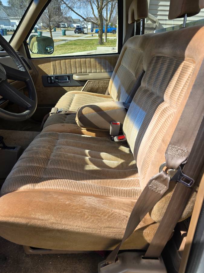 Chevy-silverado-1993-white-7