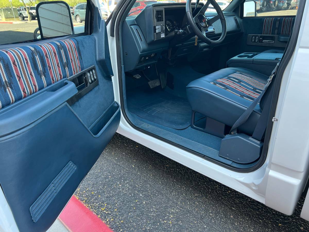 Chevy-silverado-3500-1992-white-18