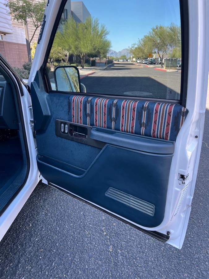 Chevy-silverado-3500-1992-white-19