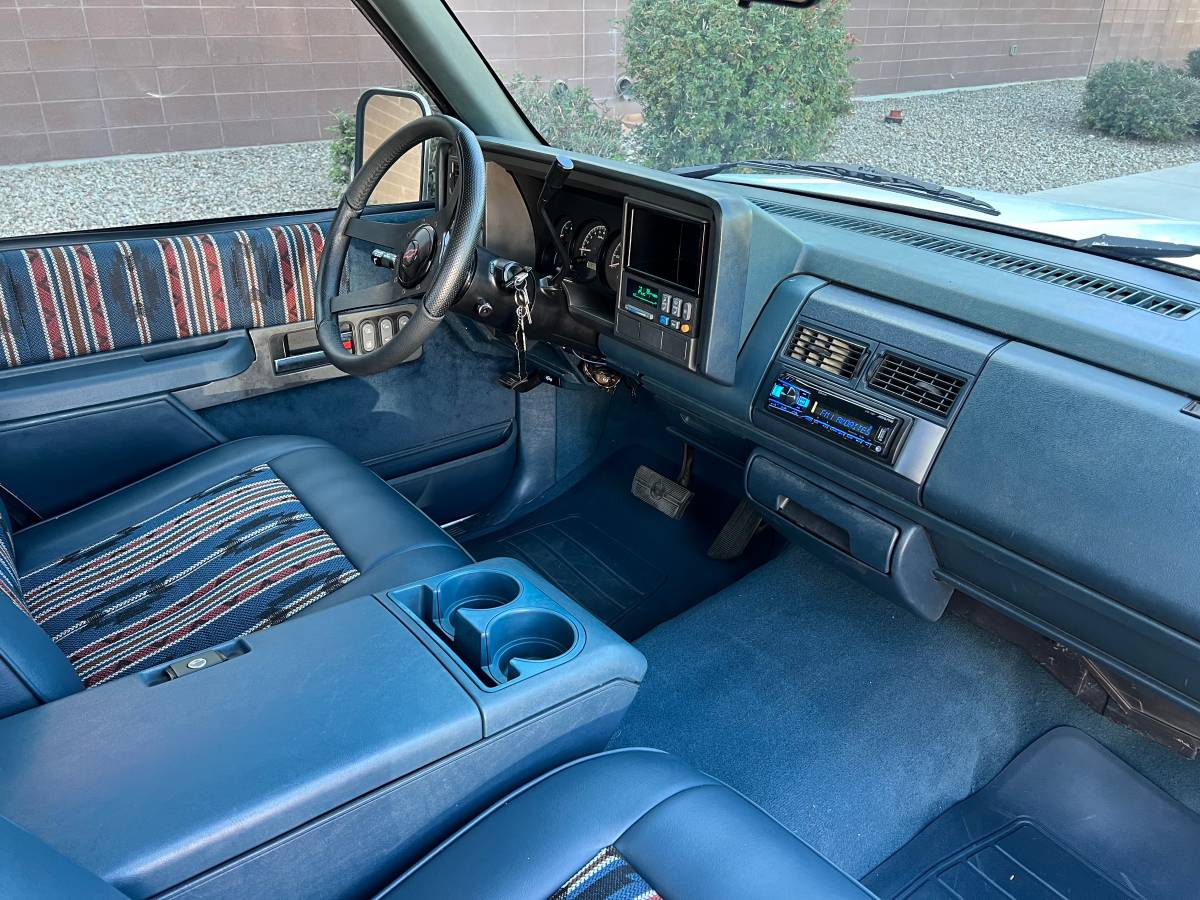 Chevy-silverado-3500-1992-white-21