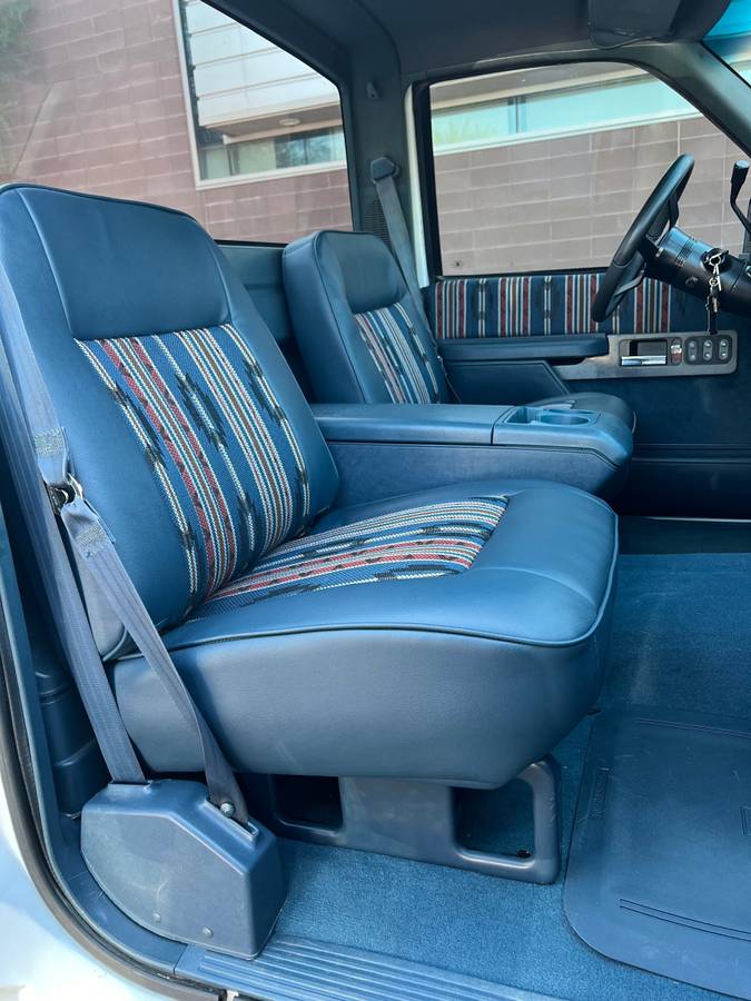 Chevy-silverado-3500-1992-white-22