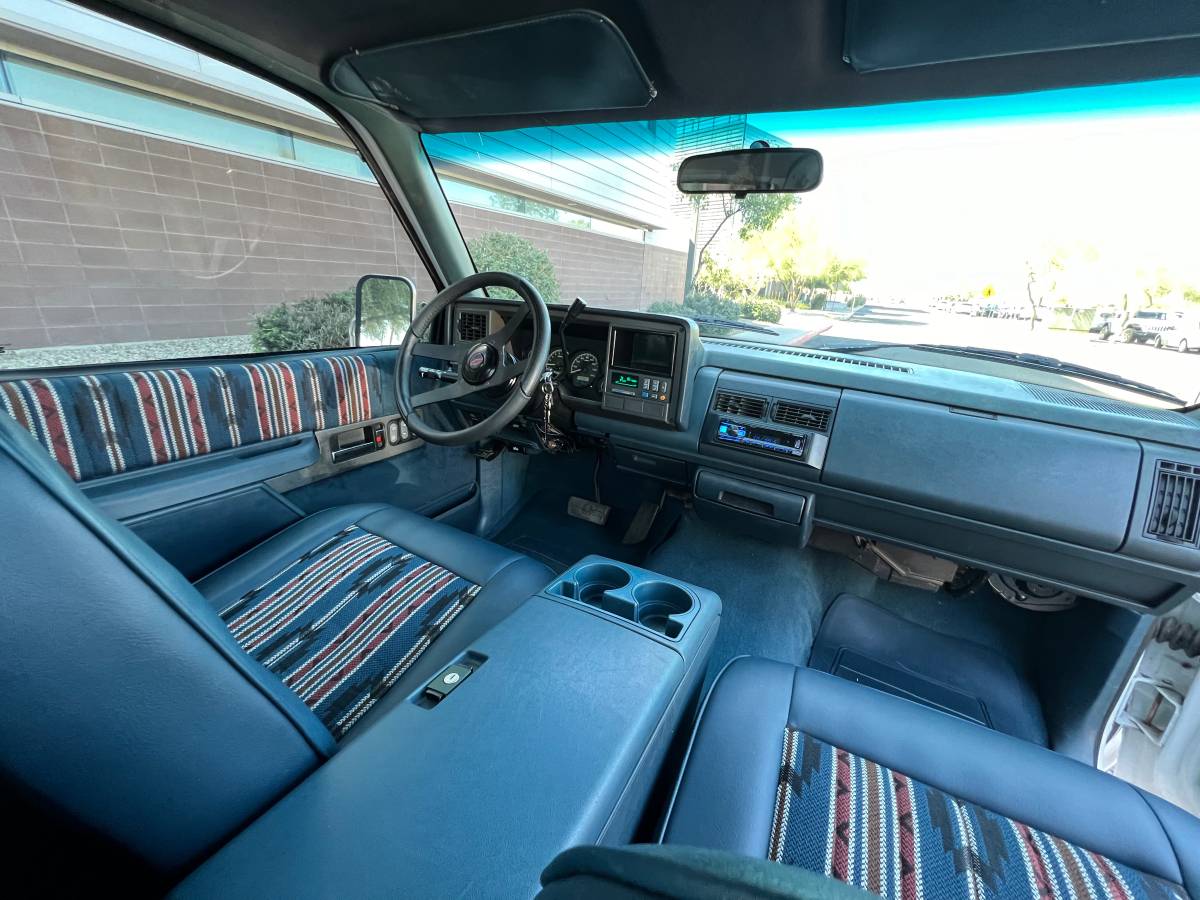 Chevy-silverado-3500-1992-white-23