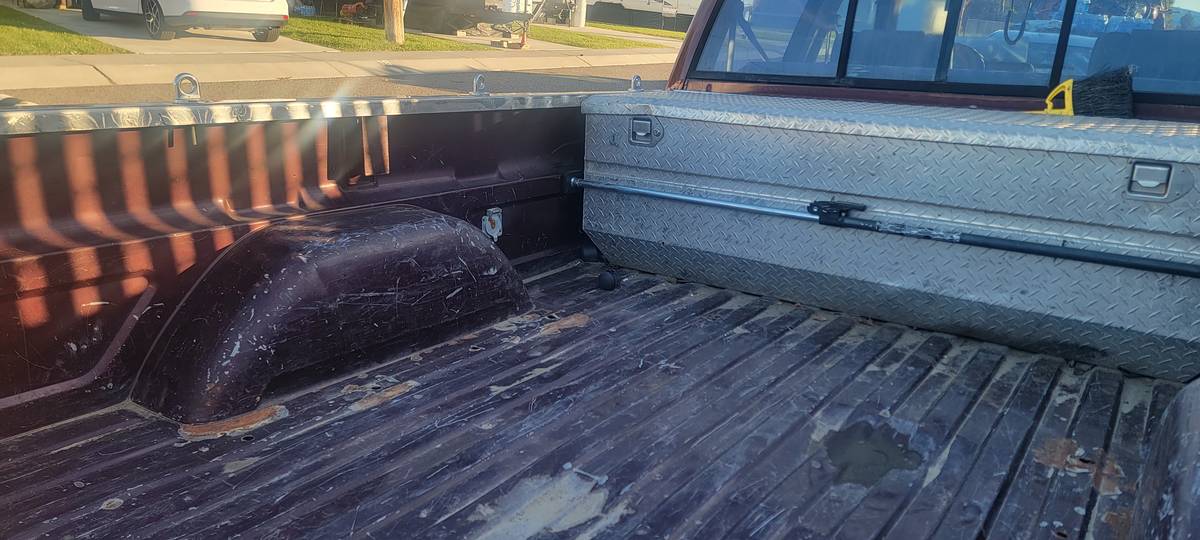 Chevy-silverado-3500-diesel-1994-purple-2