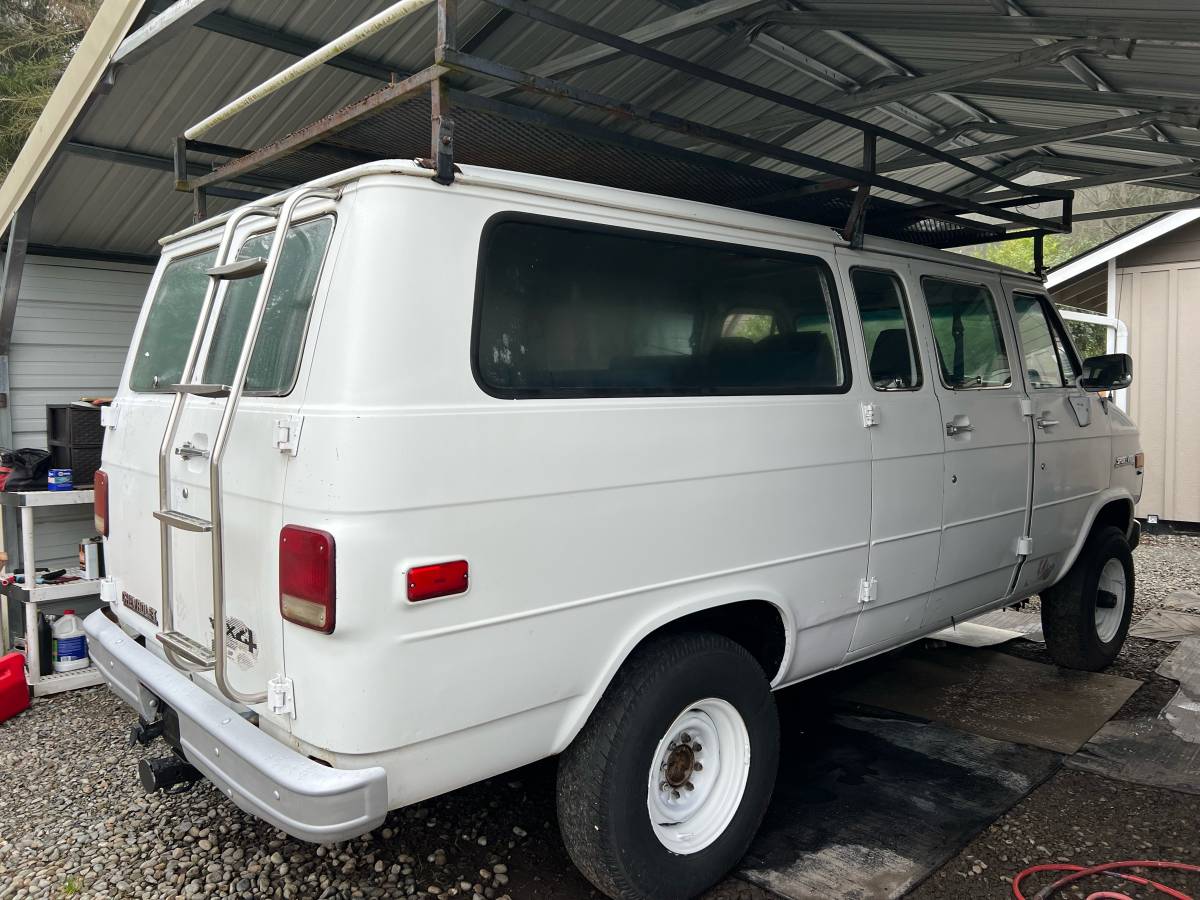 Chevy-sport-van-1985-white-1