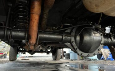 Chevy-sport-van-1985-white-13