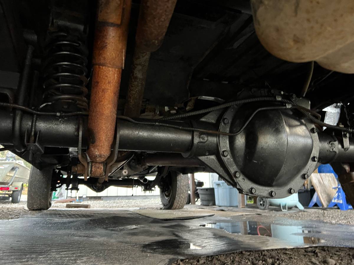 Chevy-sport-van-1985-white-13