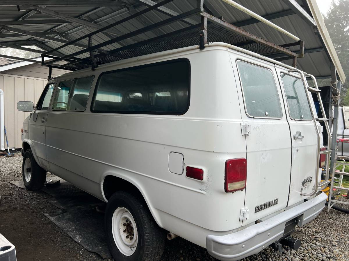 Chevy-sport-van-1985-white-14