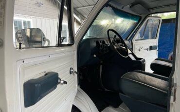 Chevy-sport-van-1985-white-17