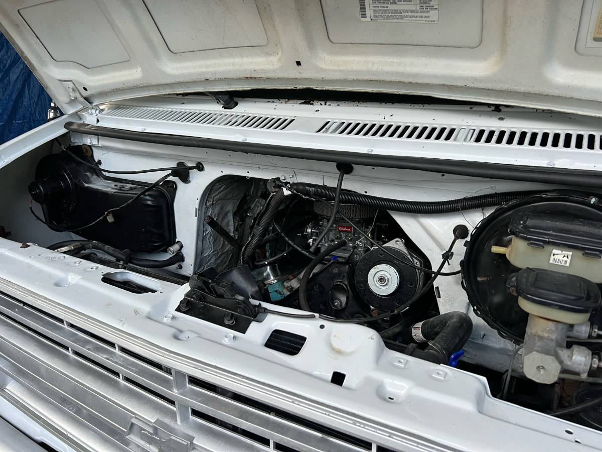 Chevy-sport-van-1985-white-2