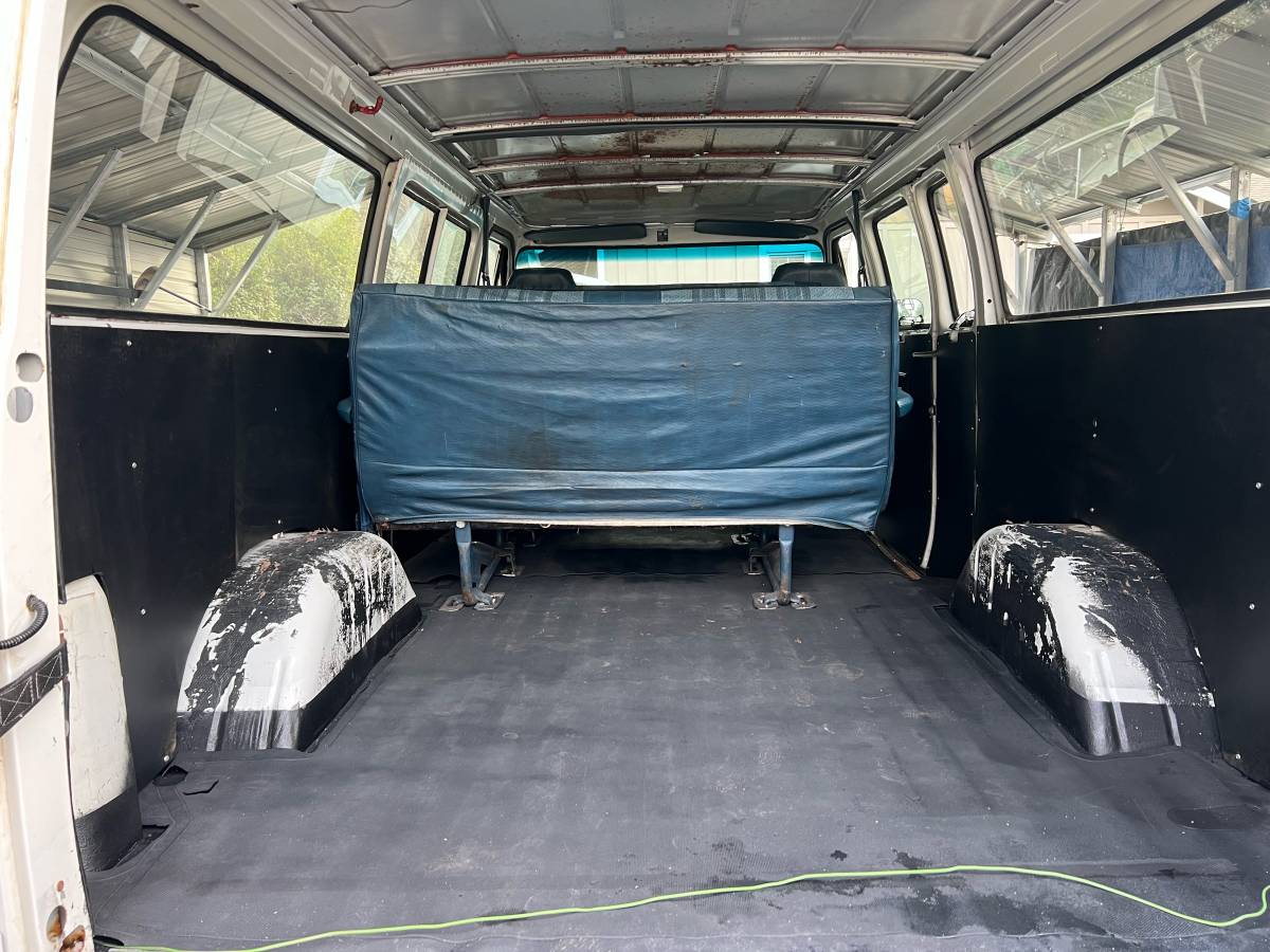 Chevy-sport-van-1985-white-3